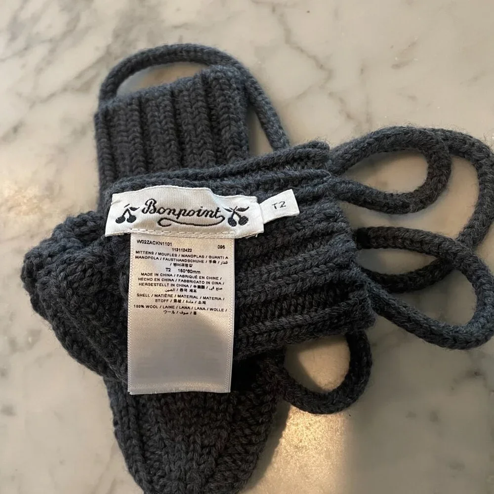 BONPOINT charcoal grey mittens on string T2 $140